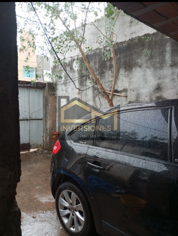 Casa  en esquina para reformar  a media cuadra de Av. Gorriti 