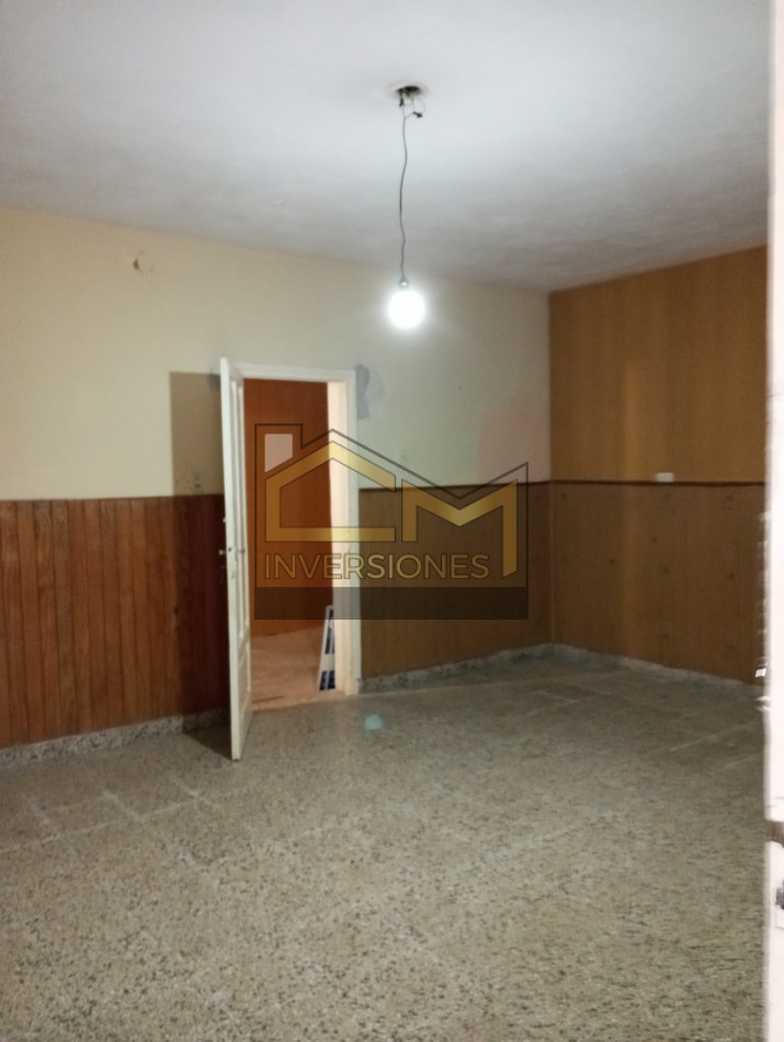 Casa a la venta con dos dormitorios y cochera en San Carlos Centro