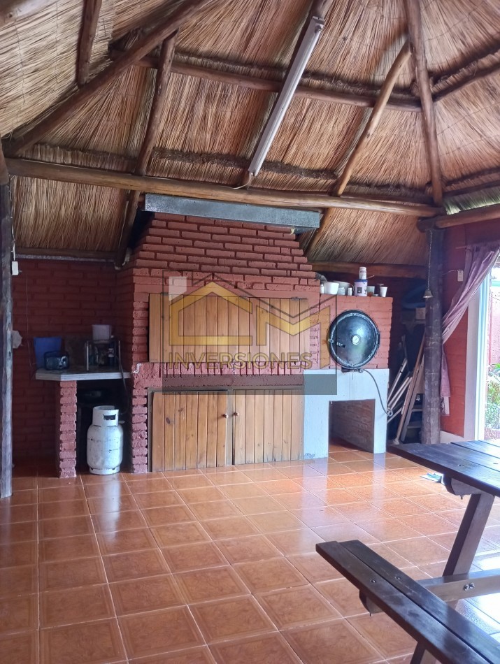 Casa con dos dormitorios pileta y cochera en San Carlos  Sud en venta 