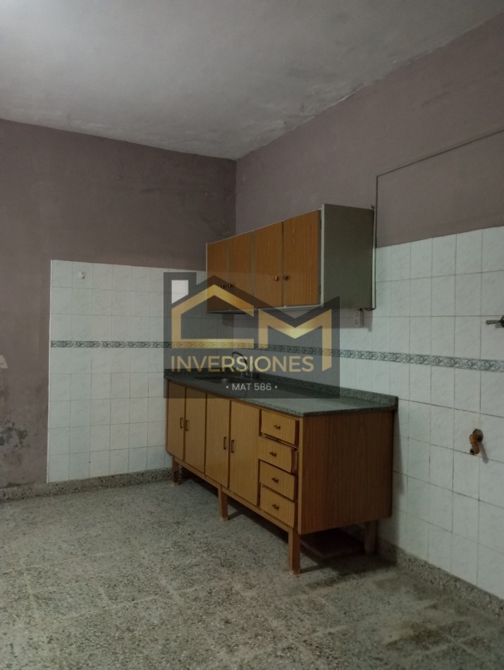 Casa a la venta con dos dormitorios y cochera en San Carlos Centro