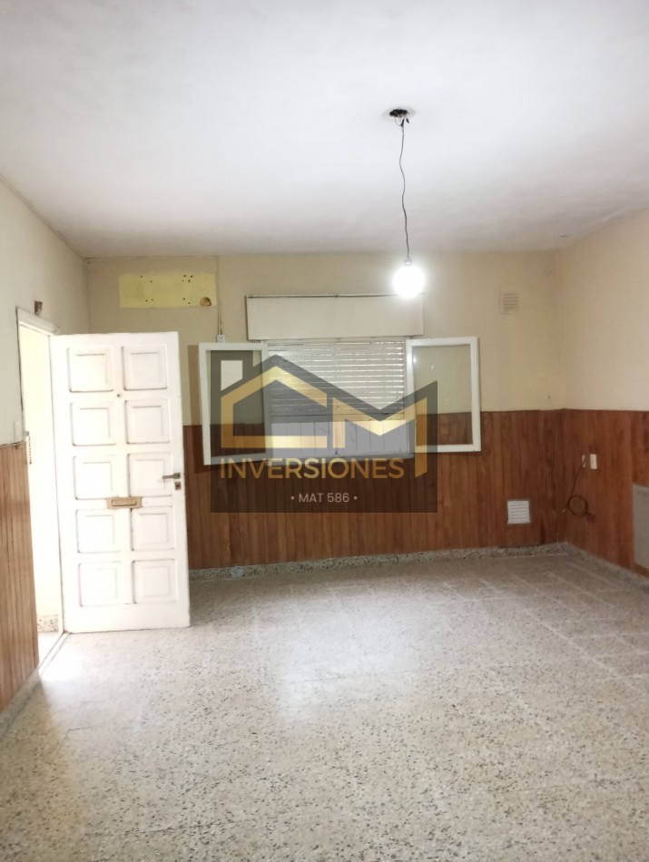 Casa a la venta con dos dormitorios y cochera en San Carlos Centro
