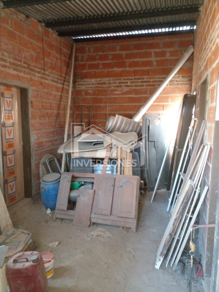 Casa al frente con 3 dormitorios cochera y departamento a terminar con su  entrada independiente a pasitos de Peñaloza !