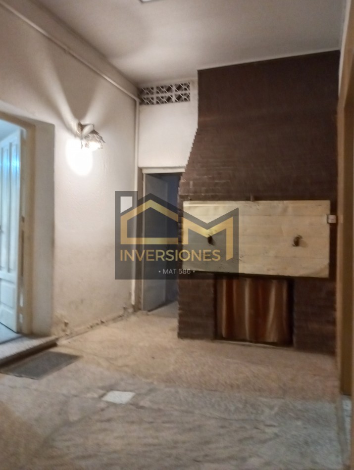 Casa a la venta con dos dormitorios y cochera en San Carlos Centro