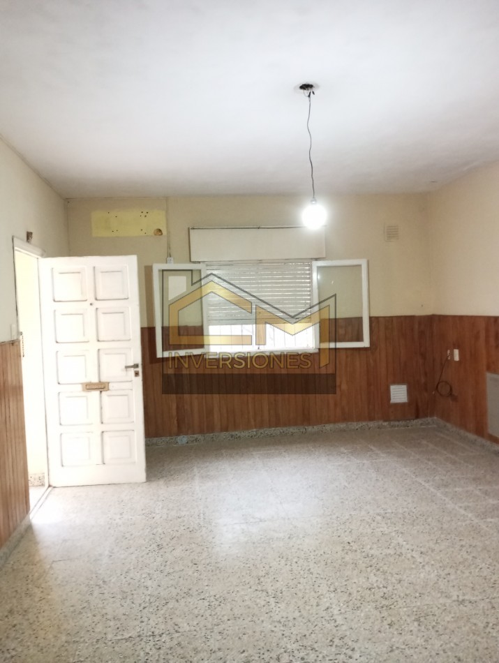 Casa a la venta con dos dormitorios y cochera en San Carlos Centro