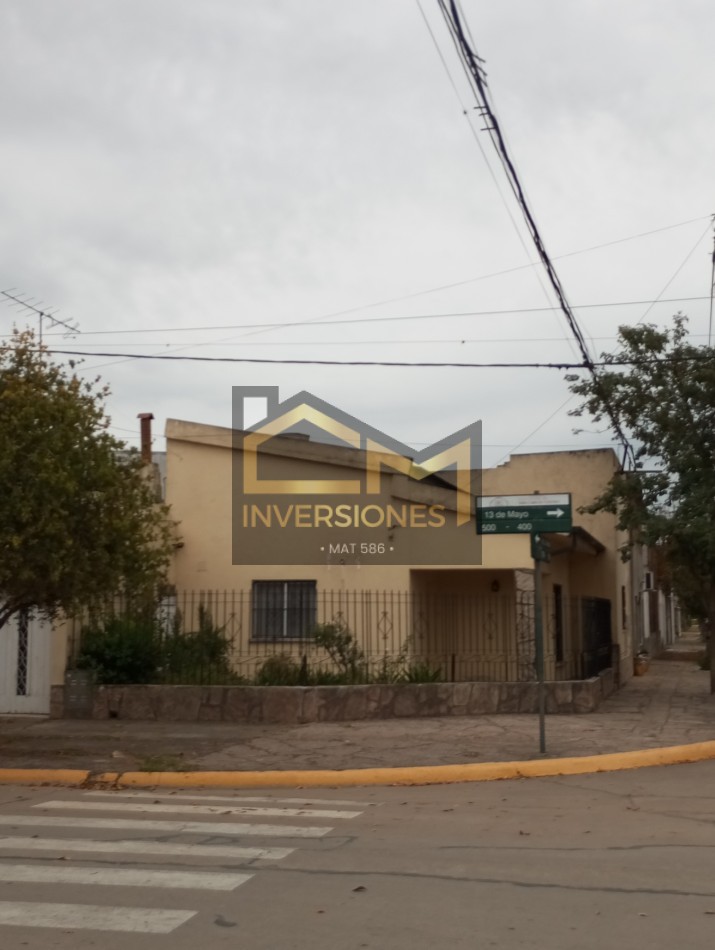 Casa a la venta con dos dormitorios y cochera en San Carlos Centro