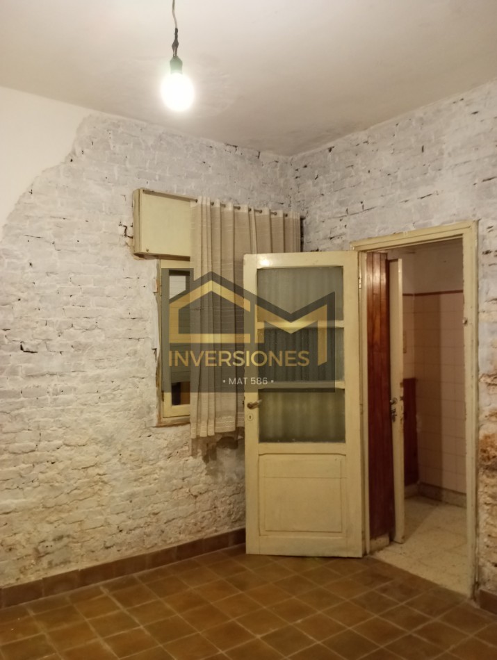 Casa a la venta con dos dormitorios y cochera en San Carlos Centro
