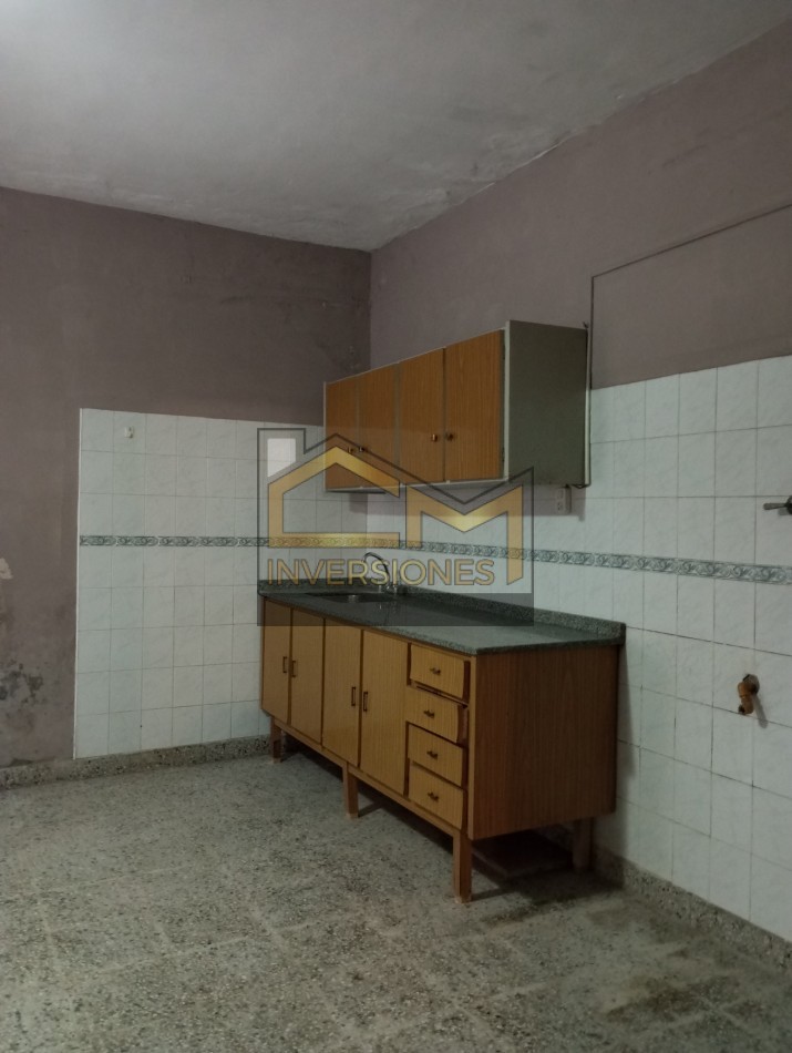 Casa a la venta con dos dormitorios y cochera en San Carlos Centro