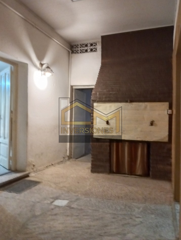Casa a la venta con dos dormitorios y cochera en San Carlos Centro