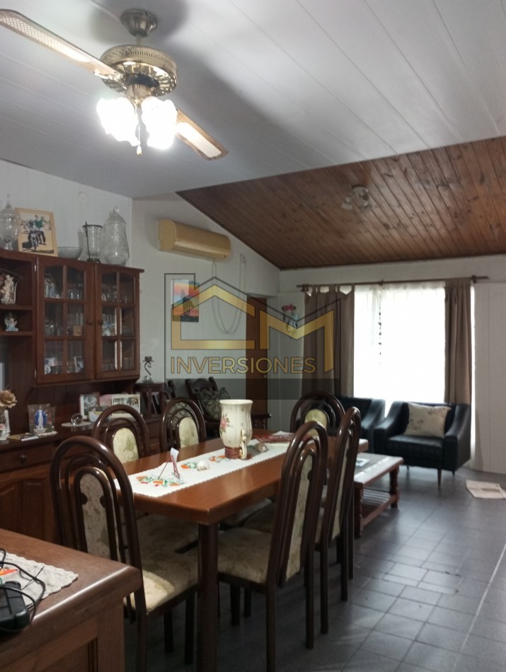 Casa con dos dormitorios pileta y cochera en San Carlos  Sud en venta 