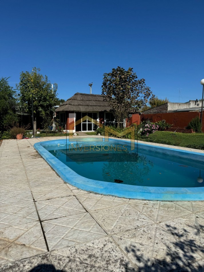 Casa con dos dormitorios pileta y cochera en San Carlos  Sud en venta 