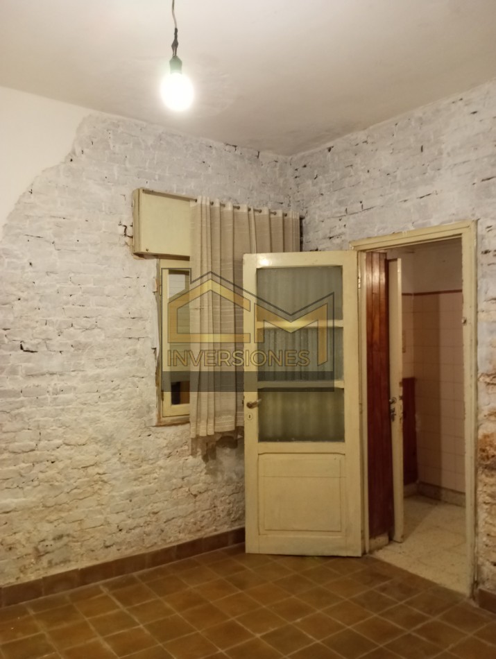 Casa a la venta con dos dormitorios y cochera en San Carlos Centro