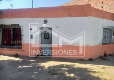 Casa  en esquina para reformar  a media cuadra de Av. Gorriti 
