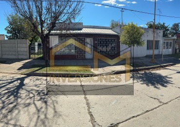 Casa con dos dormitorios pileta y cochera en San Carlos  Sud en venta 