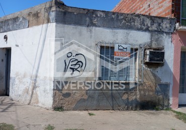 Casa  en esquina para reformar  a media cuadra de Av. Gorriti 